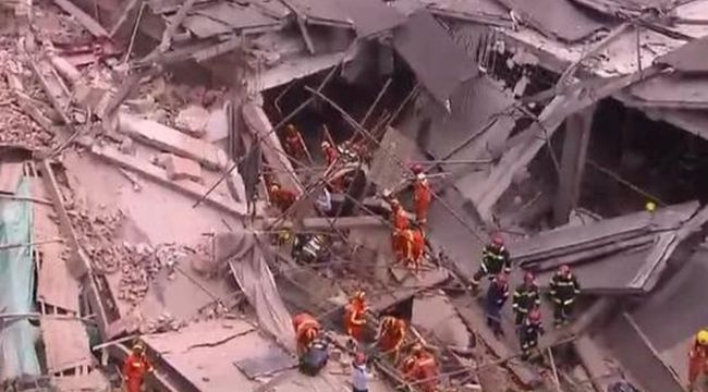 Çin'de bina çöktü, 20 kişi enkaz altında kaldı