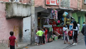Diyarbakır'da kadınlar arasında satırlı yardım kolisi kavgası