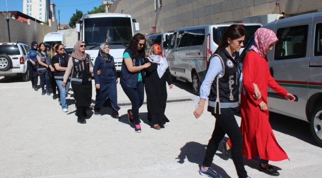 Elazığ'da FETÖ'nün kadın yapılanmasına yönelik operasyonda 5 tutuklama 