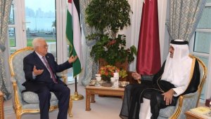 Filistin Devlet Başkanı Abbas Doha'da Katar Emiri ile görüştü