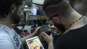 Filistinli gençten Yaser Arafat'lı saç kesimi