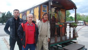 Fransız turist traktörüyle dünya turuna çıktı
