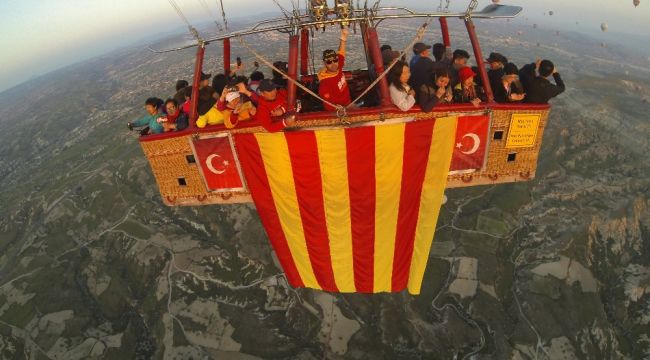 Galatasaray'ın şampiyonluğunu gökyüzünde kutladılar