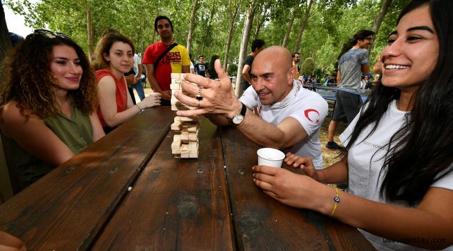 Gençler, Başkan Soyer'e güvenini bu sözlerle dile getirdi: