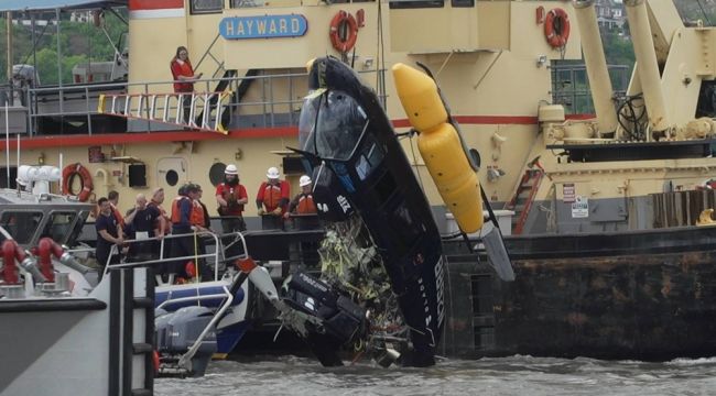 Helikopter Hudson Nehri'ne düştü