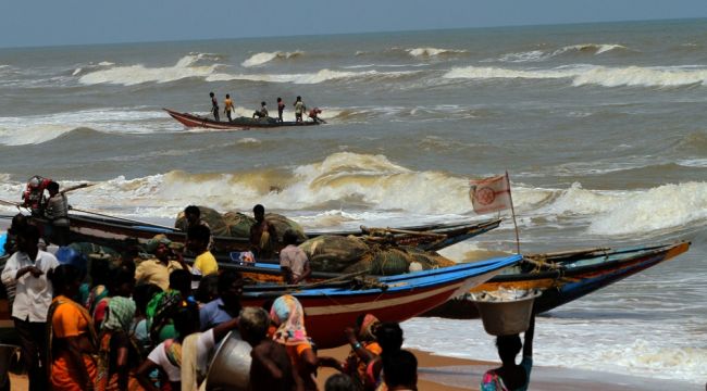 Hindistan Fani Kasırgası'na hazırlanıyor