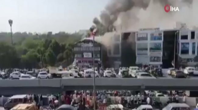 Hindistan'da feci yangın: 16 ölü