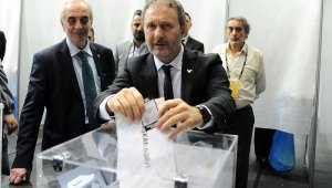 Hürser Tekinoktay oyunu kullandı
