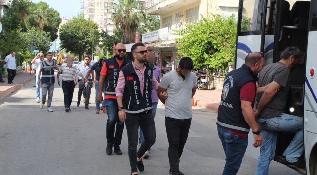 İçinde ihraç polislerin de olduğu çeteye kaparo baskını: 15 gözaltı