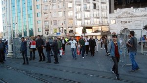 İstiklal Caddesi yaya trafiğine açıldı