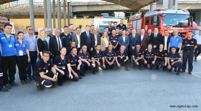 İtfaiye personelini ziyaret eden Başkan Tunç Soyer:'Sizlerle gurur duyuyorum'