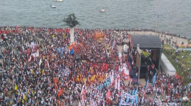 İzmir'de 1 Mayıs coşkusu
