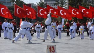İzmir'de 19 Mayıs'ta 100. yıl coşkusu