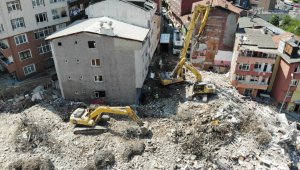 Kağıthane'de binaların yıkım çalışması sürüyor