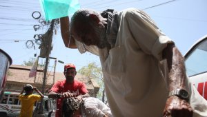 Karaçi'de sıcaklık artışı yüzünden acil durum ilan edildi