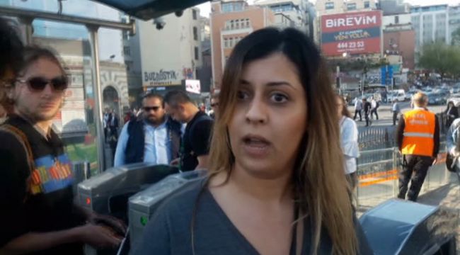 Karaköy'de turistlerin tramvay kavgası kamerada