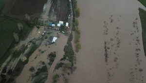 Karasu Nehri taştı, tarım arazileri sular altında kaldı