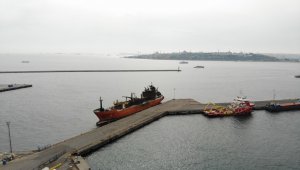 Kerç Boğazı'nda yanan gemilerden biri Haydarpaşa Limanı'na getirildi