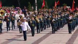 Kırgızistan Zafer Bayramını törenlerle kutluyor