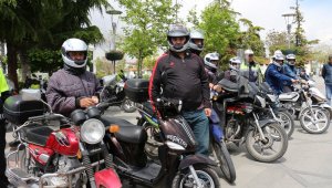 Konya'da motosiklet sürücülerine kask dağıtıldı