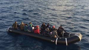 Kuşadası Körfezi'nde 10'u çocuk 24 kaçak göçmen yakalandı
