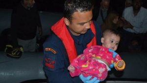 Kuşadası Körfezi'nde 28'i çocuk 58 kaçak göçmen kurtarıldı