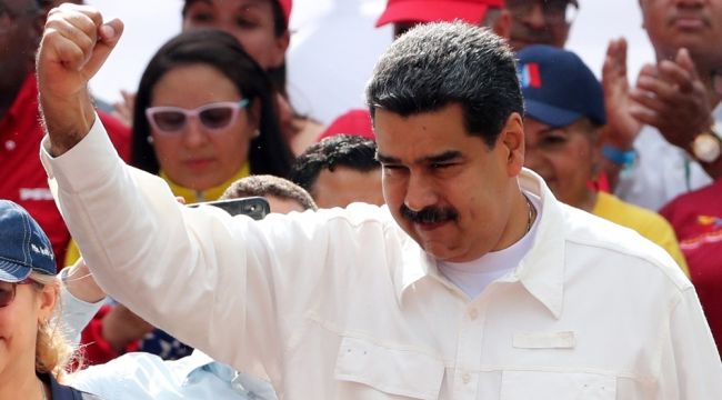 Maduro: "ABD'nin uçuşları durdurması hareket özgürlüğüne saldırı"