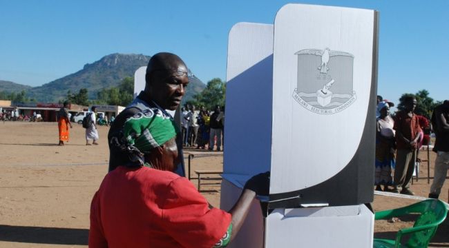 Malavi'de oy verme işlemi sürüyor