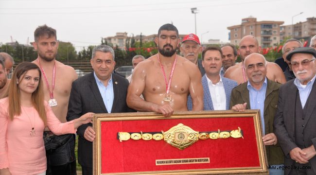 Menemen'de 5 Yıl Aradan Sonra Yağlı Güreş Şöleni