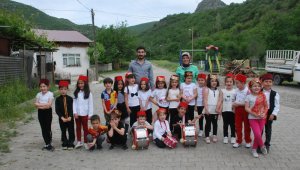 Minikler Ramazan davulcusu oldu