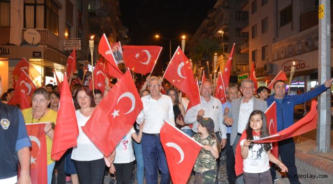 Ödemiş'te 100. Yıl Coşkusu Fener Alayı ve Konserle Son Buldu