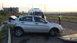 Otomobil tur minibüsüne çarptı: 4 yaralı