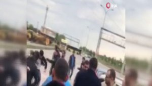 Polisin havaya ateş açtığı trafik kavgası kamerada