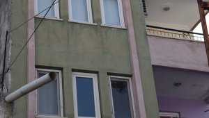 Pompalı tüfekle apartmana saldırdılar