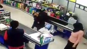 "Kadın mısın erkek misin" dayağı atan kadın yerel sanatçı çıktı