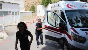 Sağlık çalışanları 112 ekibini darp etti