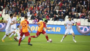 Şampiyon Galatasaray sezonu mağlubiyetle tamamladı