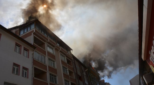 Sivas'ta 4 binanın çatısında çıkan yangın söndürüldü