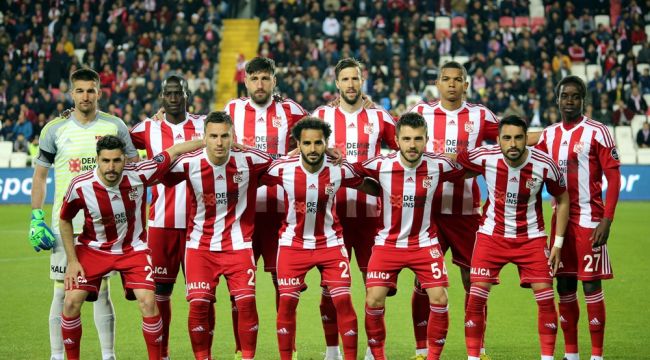 Sivasspor'da 12 futbolcunun sözleşmesi bitiyor