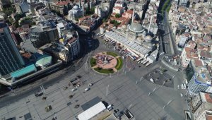 Taksim Meydanı'na çelenk bırakılması havadan görüntülendi