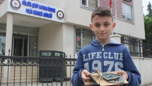 Tartıştığı çocuklar ödevini parçalayınca soluğu polis merkezinde aldı