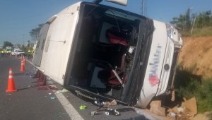 TEM otoyolunda otobüs devrildi :1 ölü