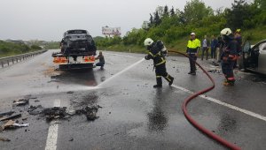 TEM otoyolunda zincirleme kaza: Lüks araç alev alev yandı