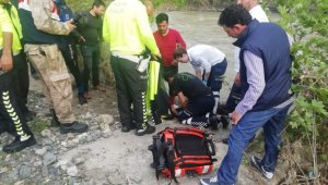 Topunu almak isterken suya kapılan Yusuf'un cansız bedenine ulaşıldı