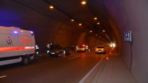 Tünelde arıza yapan otomobilini iterken canından oldu