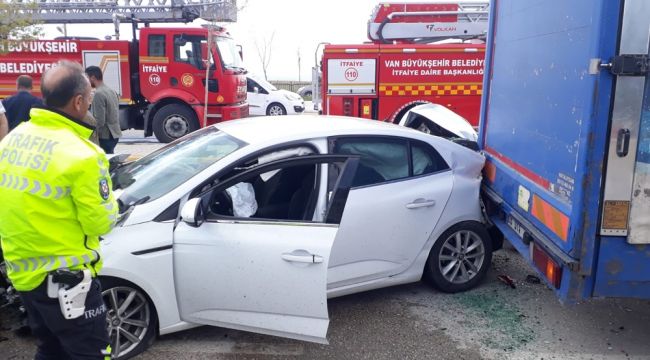 Van'da zincirleme trafik kazası: 6 yaralı