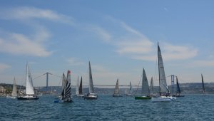 Yelkenler İstanbul Boğazı'nı süsledi