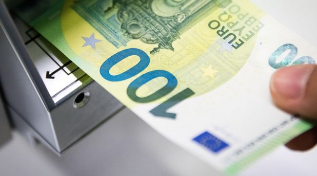 Yeni 100 ve 200 Euro'lar dolaşıma girdi