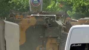 Yüksekova'dan askeri ve zırhlı birlikler sınıra gitti