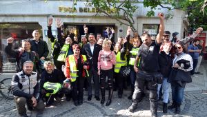 Yunan Motosiklet Tutkunları Foça'da Mola Verdi